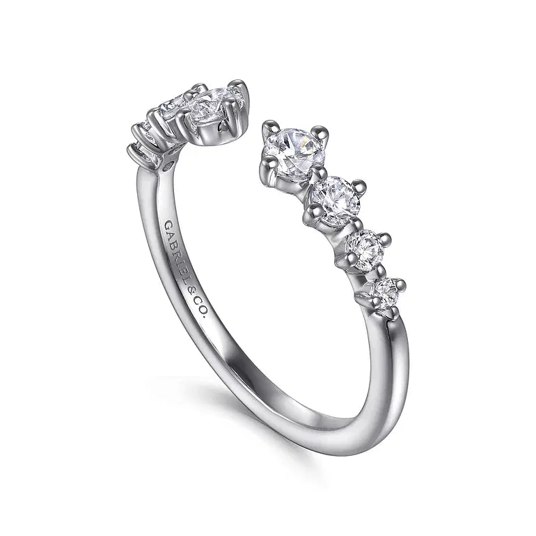 White Gold Prong Graduated Diamond Wedding Band
