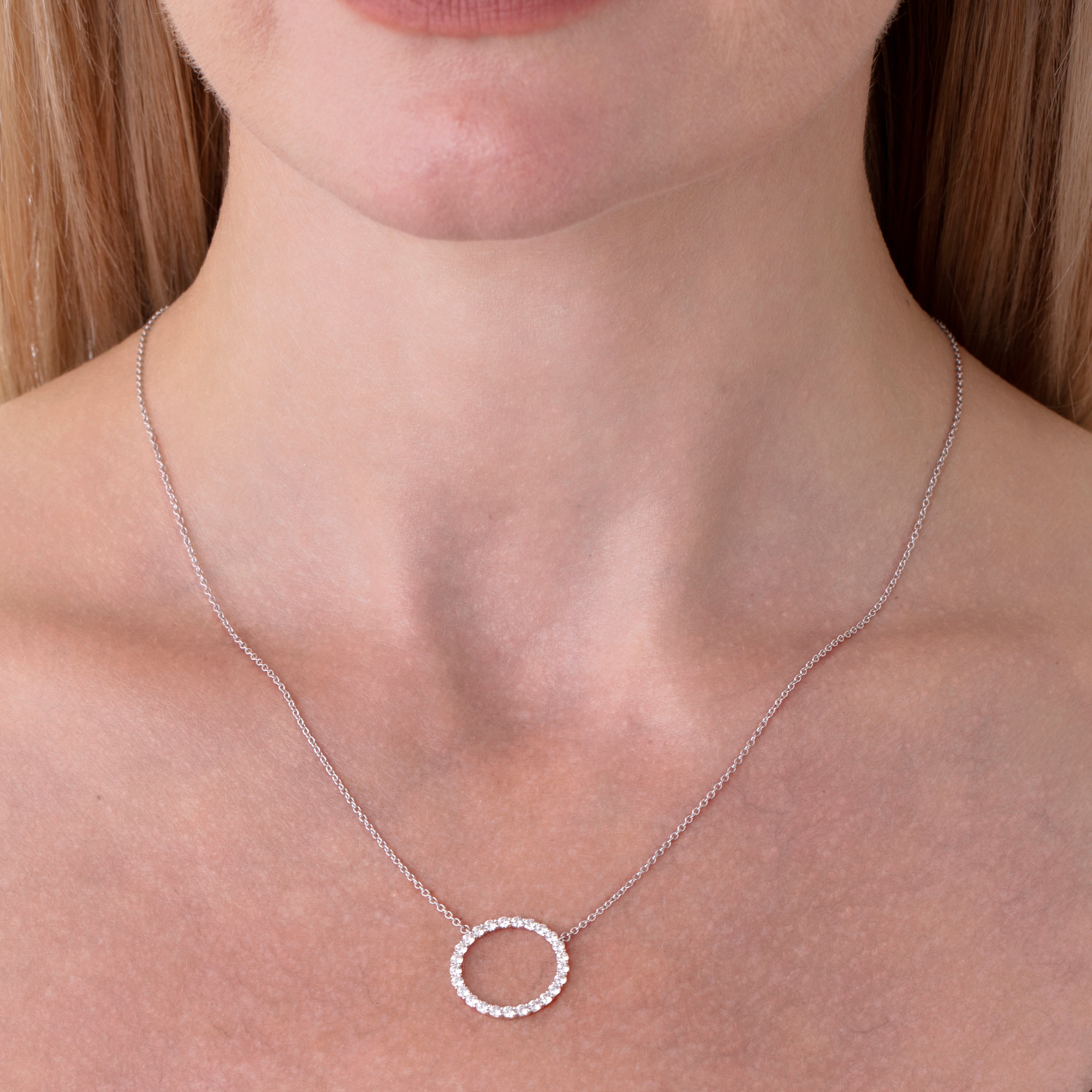 Hearts On Fire Signature Diamond Circle Pendant