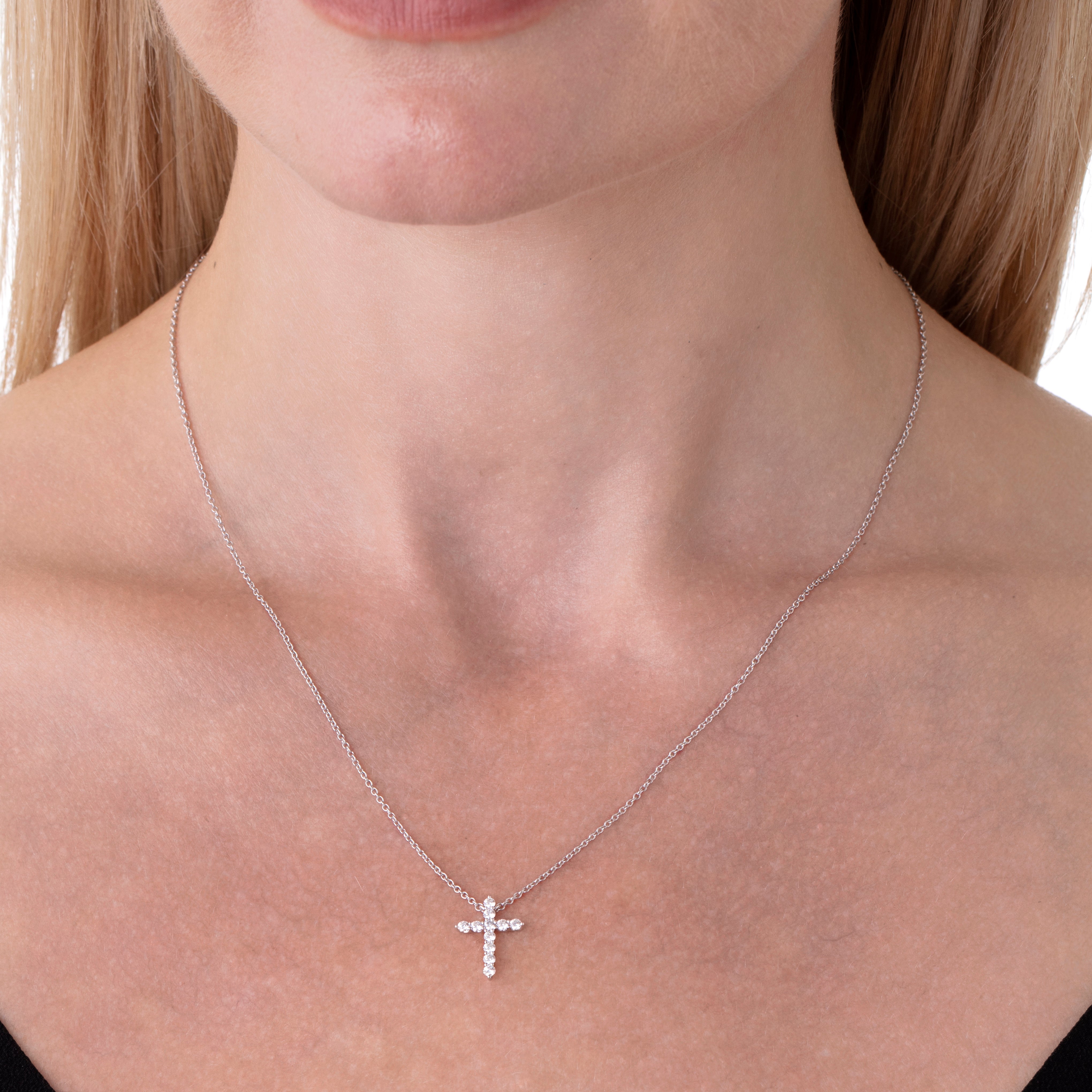 Hearts On Fire Signature Medium Cross Necklace, detail view